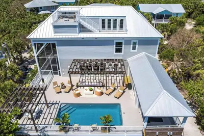 Image de Villas in the Air – Elevated Island Living!