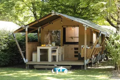 Image de Camping 3 étoiles - Piscine - ccbb0id