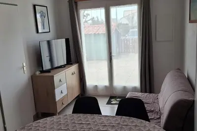 Image de Maison à 500m de la plage, parking privé. \nAnimaux de compagnie non acceptés.