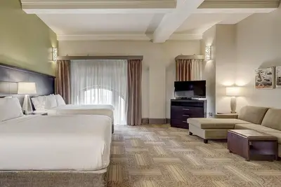 Image de 2 Unique Suites w/ Kitchen in Restored 1904 Landmark Near Museums