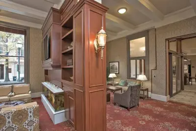 Image de 3 Pet-Friendly Suites at Historic Location Near Power Plant Live!