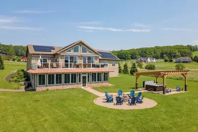 Image de New! Caddyshack: Lake Access, Fireplace, Hot Tub, Fire Pit!