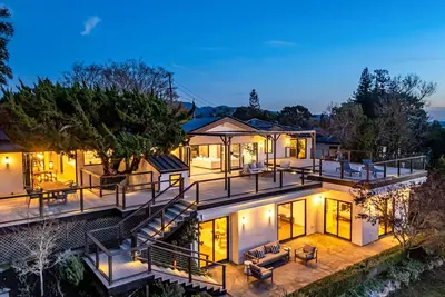 Image de Downtown Vineyard View *30 + Days Rental*