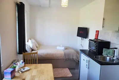 Image de The Airport Getaway. 3 mns drive from Heathrow Aprt, relaxing and cosy space