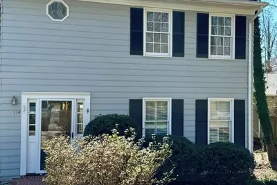 Image de Stunning 3-Bedroom Retreat w/ Cozy Fireplace & Sunlit Patio – Perfect Getaway!