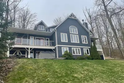 Image de Stunning 4 season home with a superb view of Georgian Bay and all the amenities