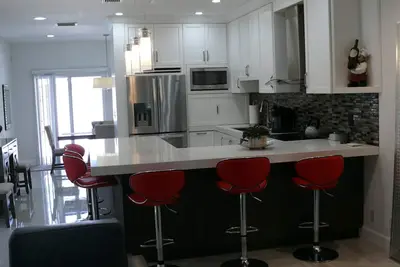 Image de 3-bedroom 3 bath house with semi-private beach access in Pompano Beach