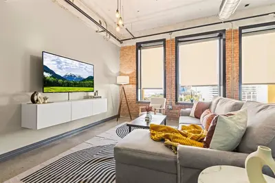 Image de Heart of Downtown Dallas: 2br 2 Ba City View Apt