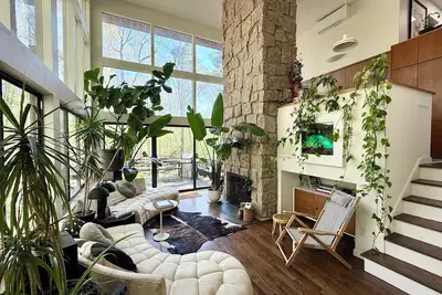 Image de Artistic Modern Forest Retreat Minutes from Guilford Shores
