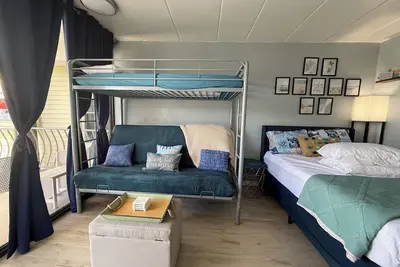 Image de Coastal Studio Getaway in Wildwood – Close to the Action!