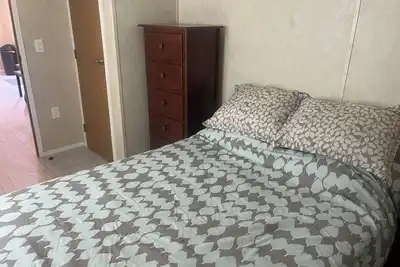 Image de Charming 1-bedroom tiny house in awesome Chester with WiFi, central Ac and Heat.