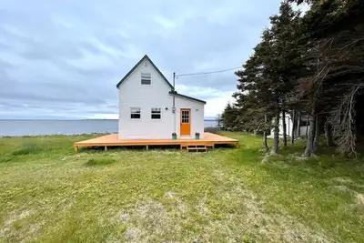 Take it easy at this tranquil getaway, only steps from the beach!