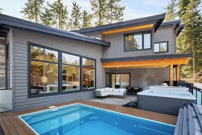Image de Modern Suncadia cabin, private pool, 4 Bd, game room. Dog friendly!
