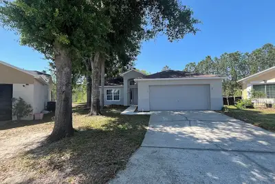 Charming 4-bedroom villa with WiFi and Ac in tranquil Clermont near to Disney