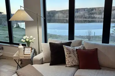 Image de Brand new  Executive property near the heart of Cavendish Pei