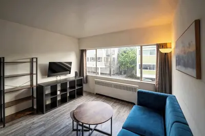 Image de Fully Loaded West End Studio that Feels Like Home