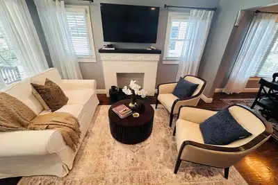Image de Historic Bungalow Beauty…in charming Ocala.