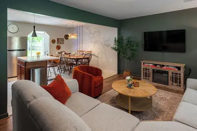 Image de Comfortable Family Home • Game Room • Fenced Yard • Firepit