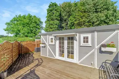 Image de Delightful Cowbridge Railway Carriage with Hot Tub