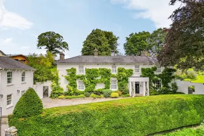 Image de Luxury Cowbridge Manor House with outdoor swimming pool