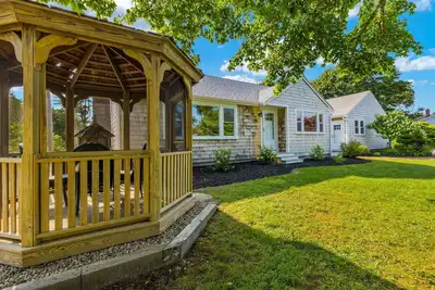 Image de Spacious 7-bedroom house with WiFi, Ac in charming Chatham