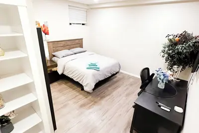 Image de Stylish and Cozy newly built home-like setting. Great location in Nw Calgary.