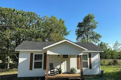 Image de Charming 2-bed cabin in Sand Springs on 7 acres w a pond