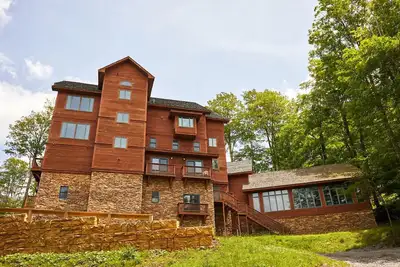 Image de Indoor Pool, sauna, game room, slope access