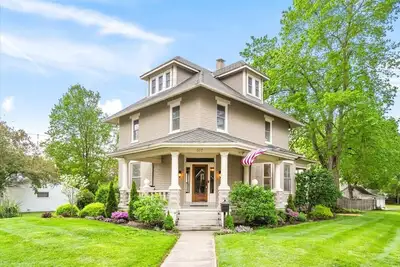 Image de Elegant & spacious 4 bedroom historic home minutes from both airports