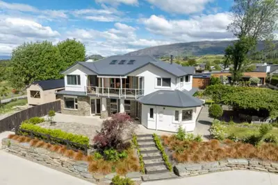 Image de Wanaka Lake House - Close to That Wanaka Tree