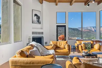 Image de The Belvedere // Hot Tub, Sauna & Red Rock Views