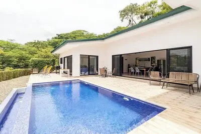 Image de 2-bedroom house with infinity pool and jungle views in Tamarindo with WiFi, Ac