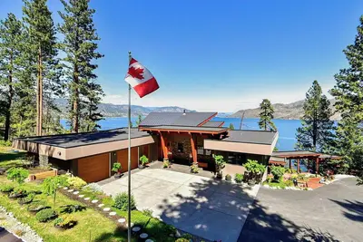 Image de Lake Front Home The best views of Okanagan Lake and 400ft private lake frontage.
