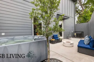 Image de Elegant 3br Stay 2. 5 Baths Soothing Hot Tub
