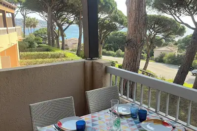 Image de Appartement vue mer Sainte Maxime ( la Nartelle accès direct à la plage )