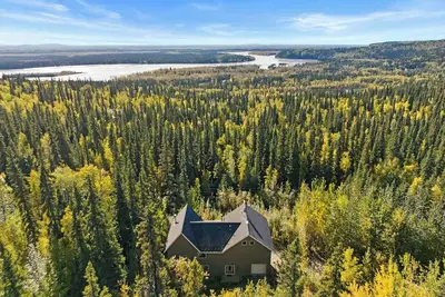 Image de Mountain View Home: Expansive home with views of the Alaska Range & Tanana River