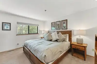 Image de Main St & Marina | Pool Hot Tub Sauna