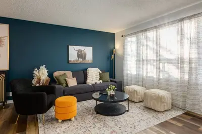 Image de Welcome to \"Majestic\"This stunning 3 bdrm upper suite has everything you need for a relaxing stay