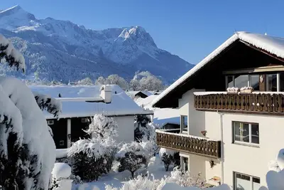Image de AlpenHorizont: Spacious vacation apartment with a dream view for families & friends