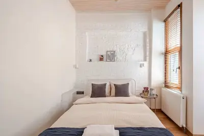 New 5-bedroom house for friends and families with WiFi, Ac, near best hotspots