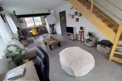 Image de Maison avec jardin clôturé entre lacs et montagnes