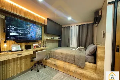 Modern Industrial Condo near Fairview/North Caloocan with WiFi, Ac, Netflix