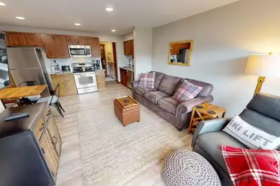 Image de On Lake. Extra Cute Updated Unit. Big Yard. Walk to Marina, Concerts, Parks