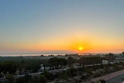 Image de Sun-Kissed 2br Torrevieja Port: Rooftop Oasis & Salt Lake Views