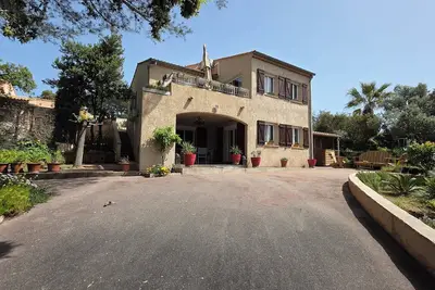 Image de Charming 2-bedroom house with WiFi, Ac in superb Saint Raphael