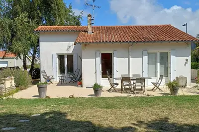Maison de vacances avec jardin, proche plage nord et carrelets 5 min à pied.