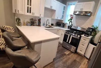 Image de Charming 2-bed Apt. Short Walk to Liberty State Park and Train! 20 Min to Nyc