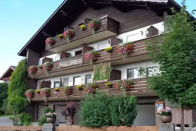 Image de Cozy guesthouse, vacation home for family reunions, etc. Pet friendly!