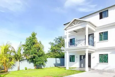 Image de Villa Moderne de Luxe à Grand Baie – Élégance, Confort & Détente