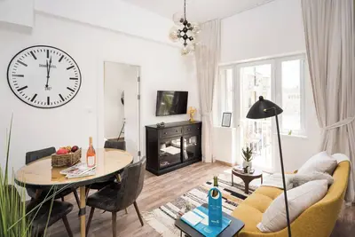 Charming 2-bedroom apartment with WiFi, Ac in fantastic Jerusalem